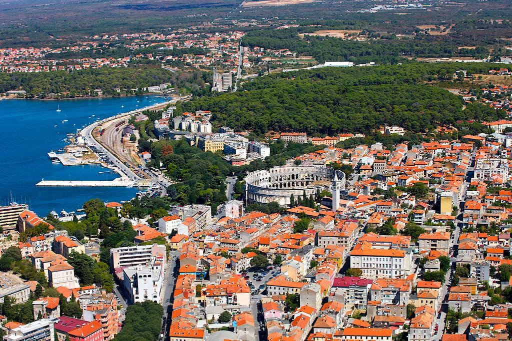 Guest House Hotel Riviera Pula Exterior foto
