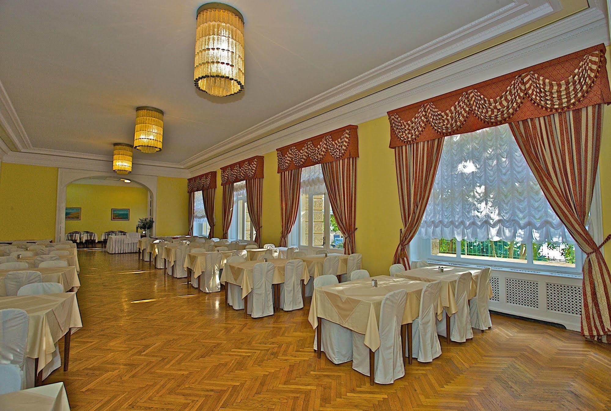 Guest House Hotel Riviera Pula Exterior foto