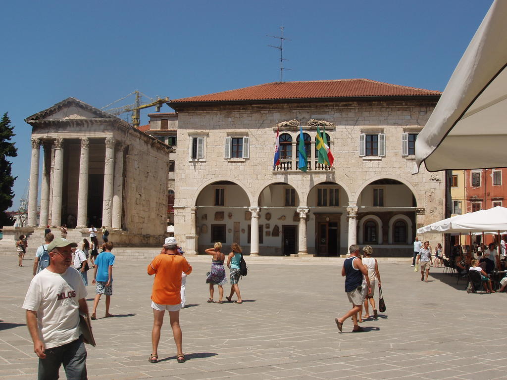 Guest House Hotel Riviera Pula Exterior foto